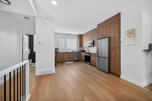 606-550 Seton Circle Se, Calgary, AB - Indoor Photo Showing Kitchen