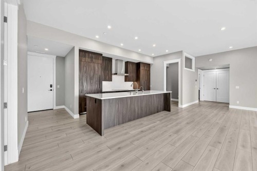 302-275 Lebel Crescent Nw, Calgary, AB - Indoor Photo Showing Kitchen