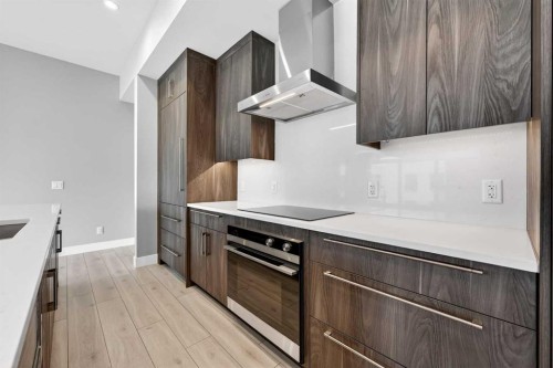 302-275 Lebel Crescent Nw, Calgary, AB - Indoor Photo Showing Kitchen