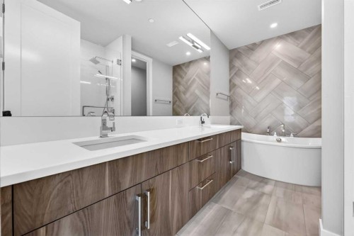 302-275 Lebel Crescent Nw, Calgary, AB - Indoor Photo Showing Bathroom