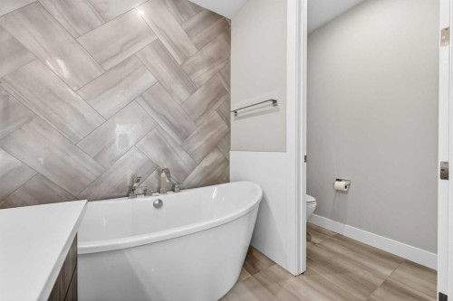 302-275 Lebel Crescent Nw, Calgary, AB - Indoor Photo Showing Bathroom
