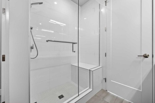 302-275 Lebel Crescent Nw, Calgary, AB - Indoor Photo Showing Bathroom