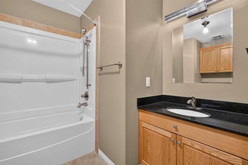 3-310 6 Avenue Ne, Three Hills, AB - Indoor Photo Showing Bathroom