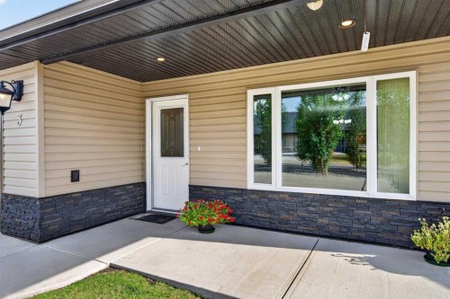 3-310 6 Avenue Ne, Three Hills, AB - Outdoor With Exterior