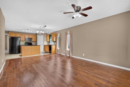 3-310 6 Avenue Ne, Three Hills, AB - Indoor Photo Showing Kitchen