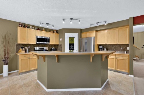 14 Evergreen Common Sw, Calgary, AB - Indoor Photo Showing Kitchen With Upgraded Kitchen