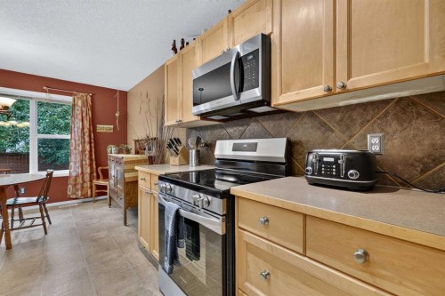 14 Evergreen Common Sw, Calgary, AB - Indoor Photo Showing Kitchen