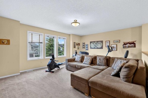 14 Evergreen Common Sw, Calgary, AB - Indoor Photo Showing Living Room