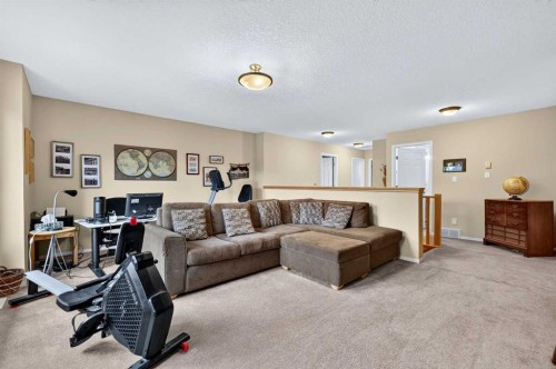 14 Evergreen Common Sw, Calgary, AB - Indoor Photo Showing Living Room