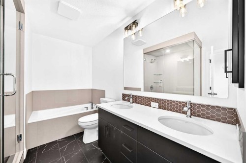 583 Buffaloberry Manor Se, Calgary, AB - Indoor Photo Showing Bathroom