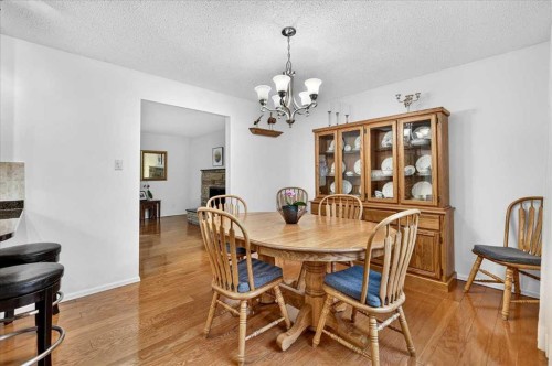 1707 107 Avenue Sw, Calgary, AB - Indoor Photo Showing Dining Room