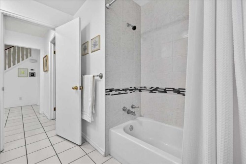 1707 107 Avenue Sw, Calgary, AB - Indoor Photo Showing Bathroom