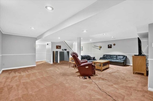 1707 107 Avenue Sw, Calgary, AB - Indoor Photo Showing Other Room