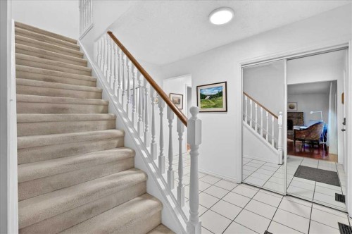 1707 107 Avenue Sw, Calgary, AB - Indoor Photo Showing Other Room