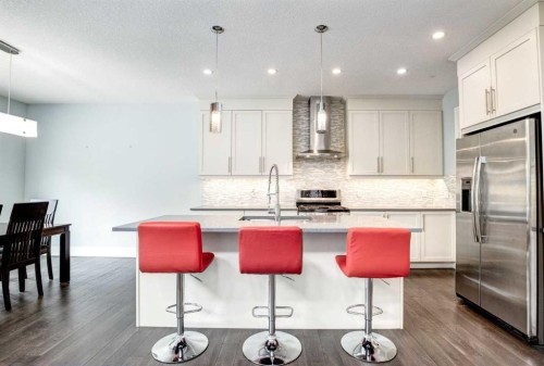 40 Westmore Place Sw, Calgary, AB - Indoor Photo Showing Kitchen With Stainless Steel Kitchen With Double Sink With Upgraded Kitchen
