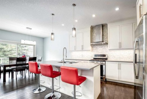 40 Westmore Place Sw, Calgary, AB - Indoor Photo Showing Kitchen With Stainless Steel Kitchen With Double Sink With Upgraded Kitchen