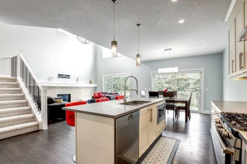 40 Westmore Place Sw, Calgary, AB - Indoor Photo Showing Kitchen With Double Sink With Upgraded Kitchen