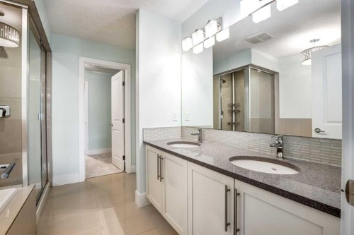 40 Westmore Place Sw, Calgary, AB - Indoor Photo Showing Bathroom