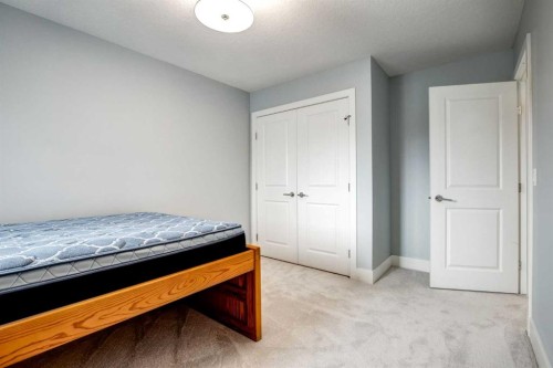 40 Westmore Place Sw, Calgary, AB - Indoor Photo Showing Bedroom