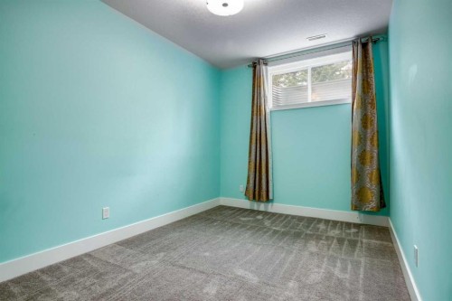 40 Westmore Place Sw, Calgary, AB - Indoor Photo Showing Other Room