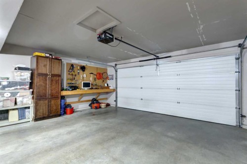159 Aspen Circle, Strathmore, AB - Indoor Photo Showing Garage