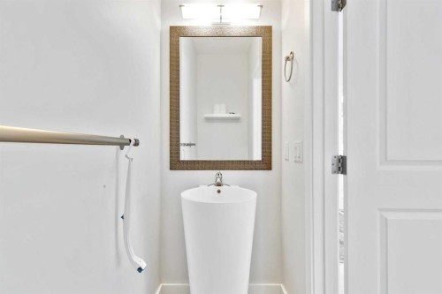 2728 Cochrane Road Nw, Calgary, AB - Indoor Photo Showing Bathroom