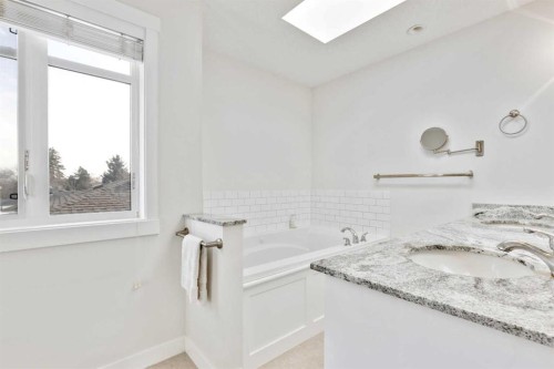 2728 Cochrane Road Nw, Calgary, AB - Indoor Photo Showing Bathroom