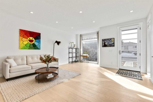 2728 Cochrane Road Nw, Calgary, AB - Indoor Photo Showing Living Room