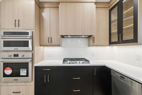 4303 30 Avenue Sw, Calgary, AB - Indoor Photo Showing Kitchen