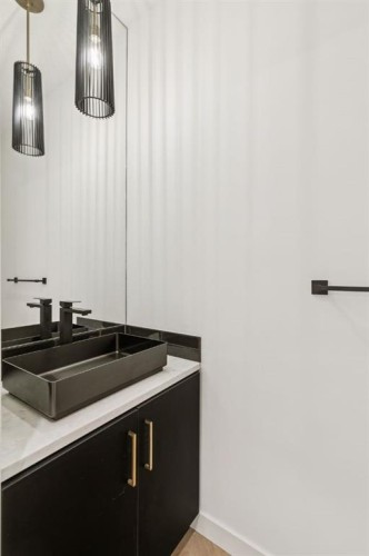 4303 30 Avenue Sw, Calgary, AB - Indoor