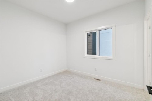 4303 30 Avenue Sw, Calgary, AB - Indoor Photo Showing Other Room