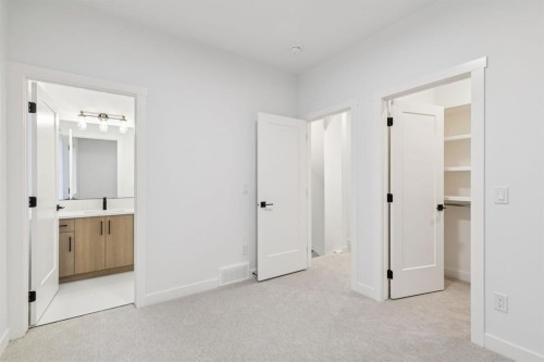 4303 30 Avenue Sw, Calgary, AB - Indoor Photo Showing Other Room