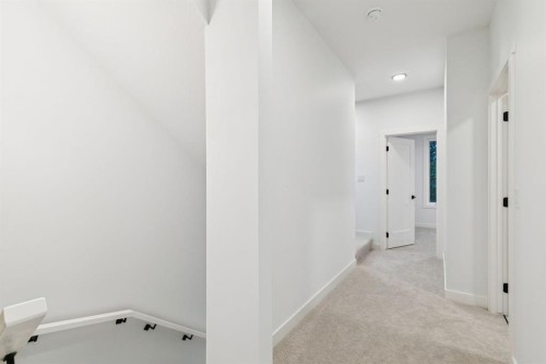 4303 30 Avenue Sw, Calgary, AB - Indoor Photo Showing Other Room