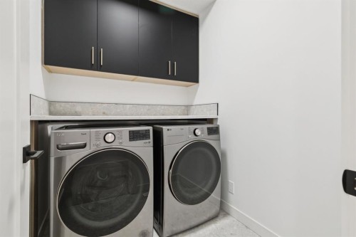 4303 30 Avenue Sw, Calgary, AB - Indoor Photo Showing Laundry Room
