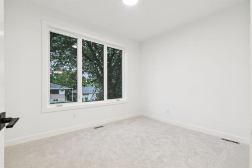 4303 30 Avenue Sw, Calgary, AB - Indoor Photo Showing Other Room
