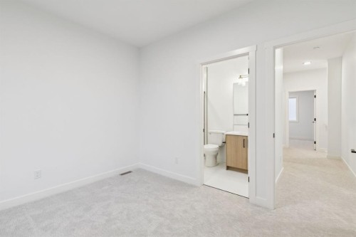 4303 30 Avenue Sw, Calgary, AB - Indoor Photo Showing Other Room