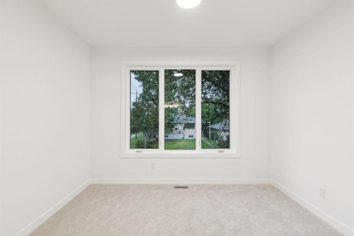 4303 30 Avenue Sw, Calgary, AB - Indoor Photo Showing Other Room