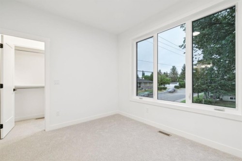 4303 30 Avenue Sw, Calgary, AB - Indoor Photo Showing Other Room