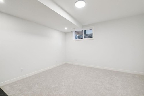 4303 30 Avenue Sw, Calgary, AB - Indoor Photo Showing Other Room