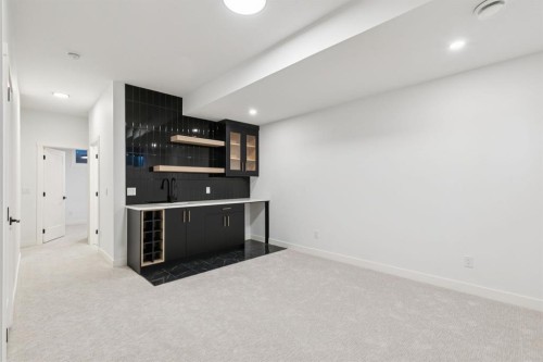 4303 30 Avenue Sw, Calgary, AB - Indoor Photo Showing Other Room