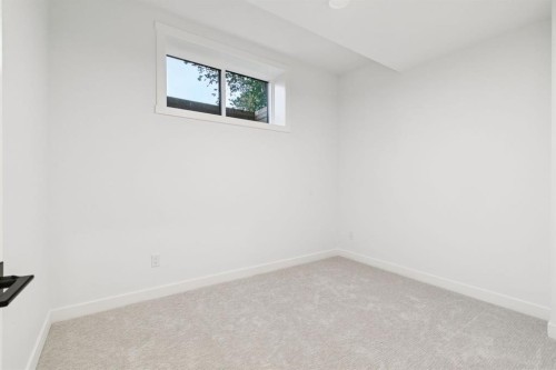 4303 30 Avenue Sw, Calgary, AB - Indoor Photo Showing Other Room