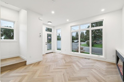 4303 30 Avenue Sw, Calgary, AB - Indoor Photo Showing Other Room
