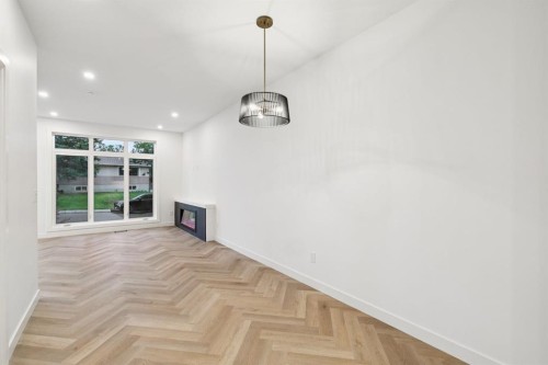 4303 30 Avenue Sw, Calgary, AB - Indoor Photo Showing Other Room