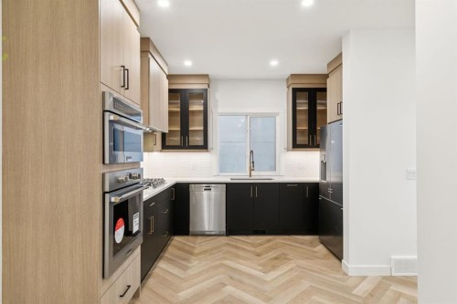 4303 30 Avenue Sw, Calgary, AB - Indoor Photo Showing Kitchen