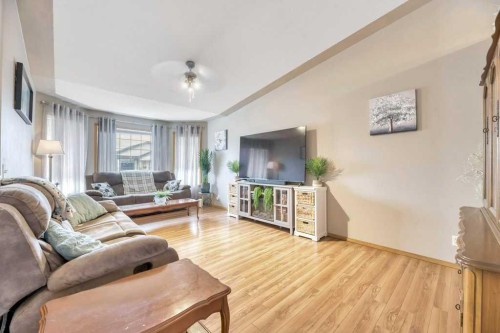 1907 Strathcona Terrace, Strathmore, AB - Indoor Photo Showing Living Room