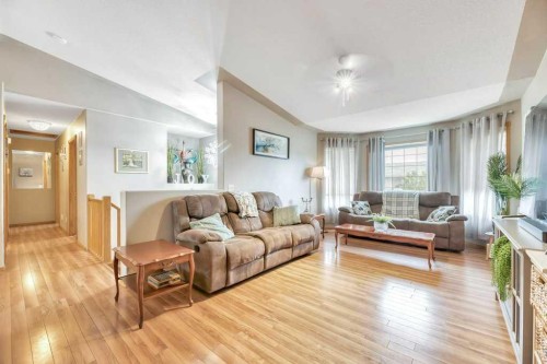 1907 Strathcona Terrace, Strathmore, AB - Indoor Photo Showing Living Room