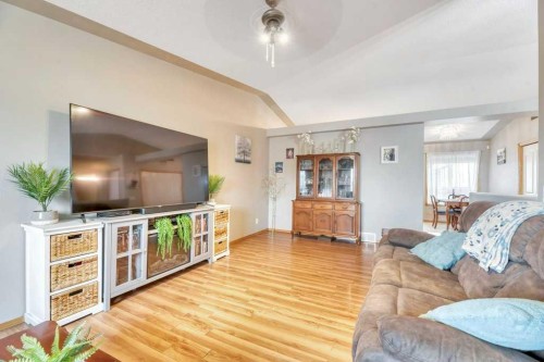 1907 Strathcona Terrace, Strathmore, AB - Indoor Photo Showing Living Room