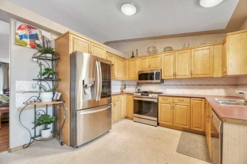 1907 Strathcona Terrace, Strathmore, AB - Indoor Photo Showing Kitchen With Double Sink