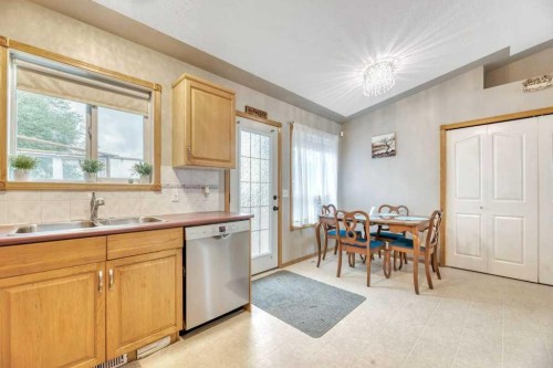 1907 Strathcona Terrace, Strathmore, AB - Indoor Photo Showing Kitchen With Double Sink