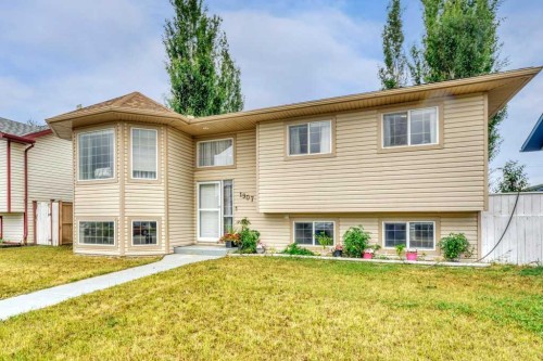 1907 Strathcona Terrace, Strathmore, AB - Outdoor With Facade